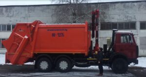 Мусоровозы с задней загрузкой и КМУ